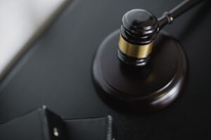 Prawo cywilne a roszczenia o odszkodowanie: jakie są zasady dochodzenia roszczeń cywilnoprawnych?