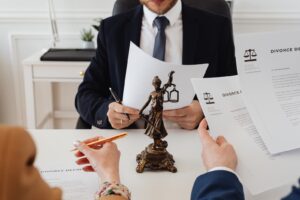 Prawo medyczne a odpowiedzialność lekarzy: jakie są zasady dotyczące błędów medycznych?
